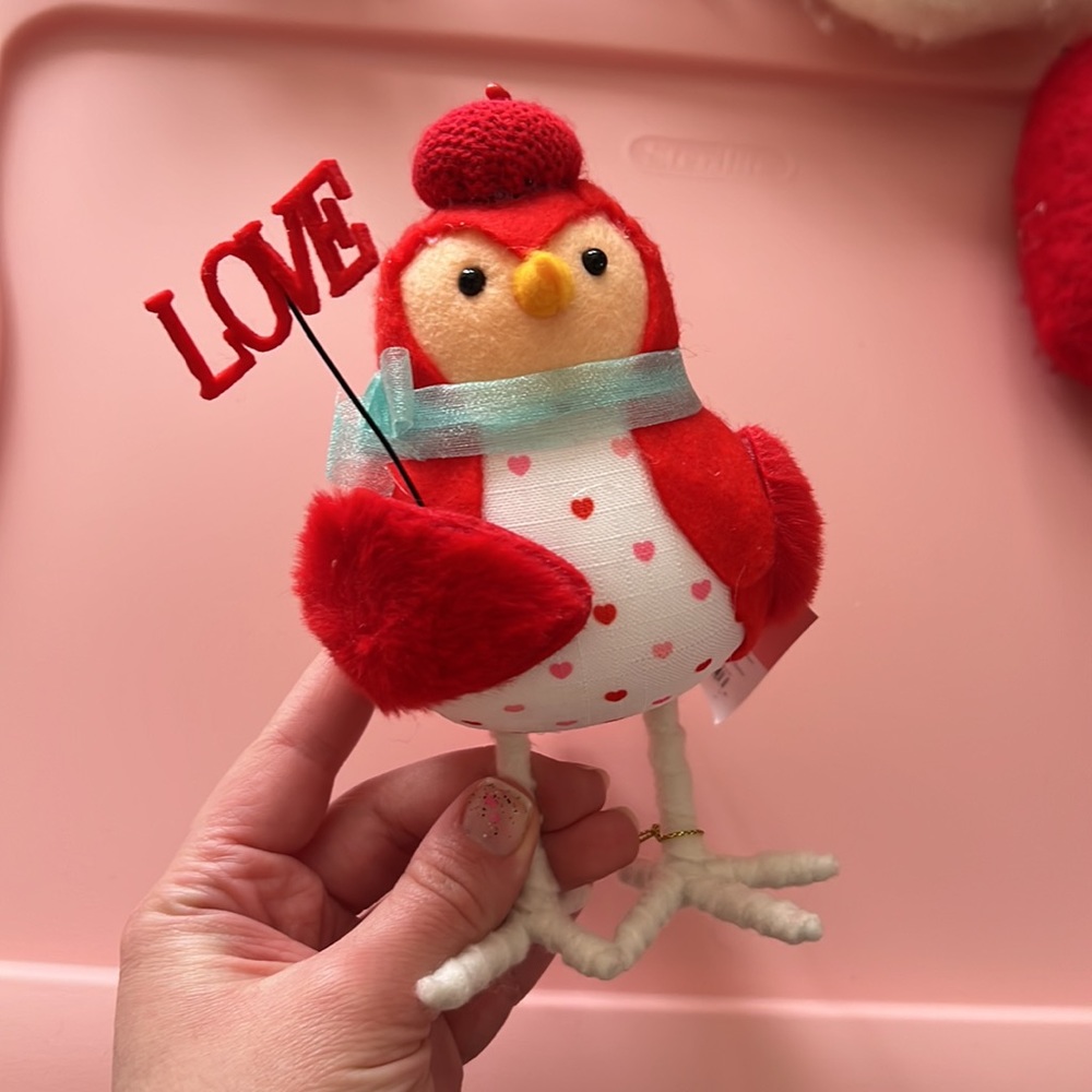 NWT Featherly Friends Birds Spritz Love Size 6.25" Love Sign Bird